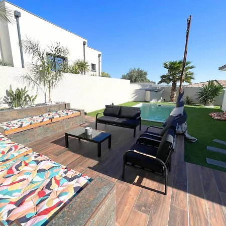 Contemporaine Avec Piscine Chauffee Proche Des Plages Villa