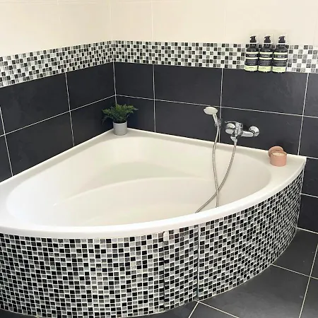 Contemporaine Avec Piscine Chauffee Proche Des Plages *
