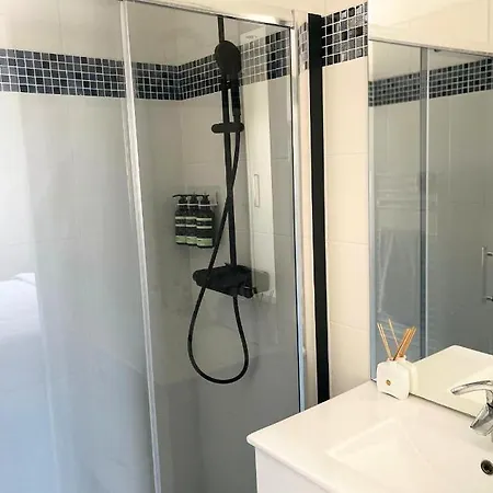 Contemporaine Avec Piscine Chauffee Proche Des Plages Sauvian