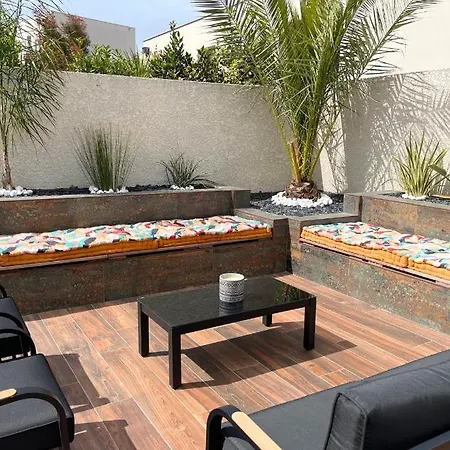 Contemporaine Avec Piscine Chauffee Proche Des Plages